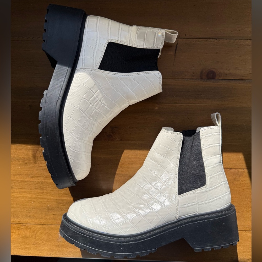 White snake skin Steve Madden platform ankle boots